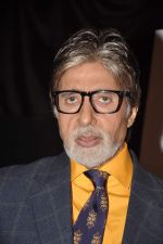 Amitabh Bachchan on the sets of KBC in Mumbai on 7th Sept 2013 (47).JPG